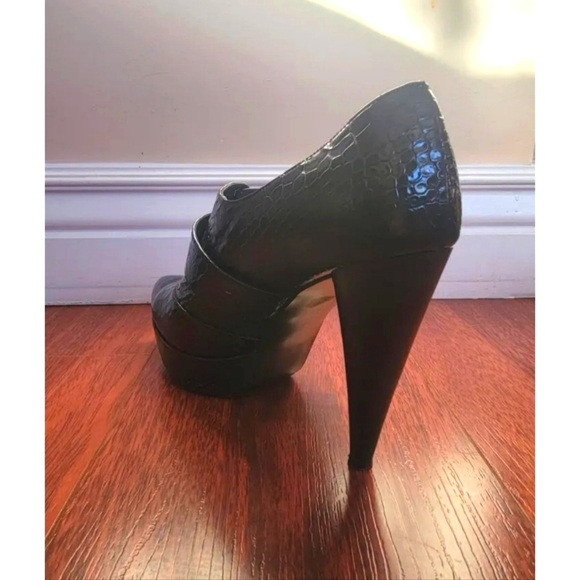 STUART WEITZMAN BOOTS EMBOSSED LEATHER CROCODILE PUMPS BLACK HEELS SIZE 8M - Picture 3 of 6
